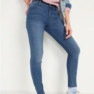 Mid rise super skinny jeans